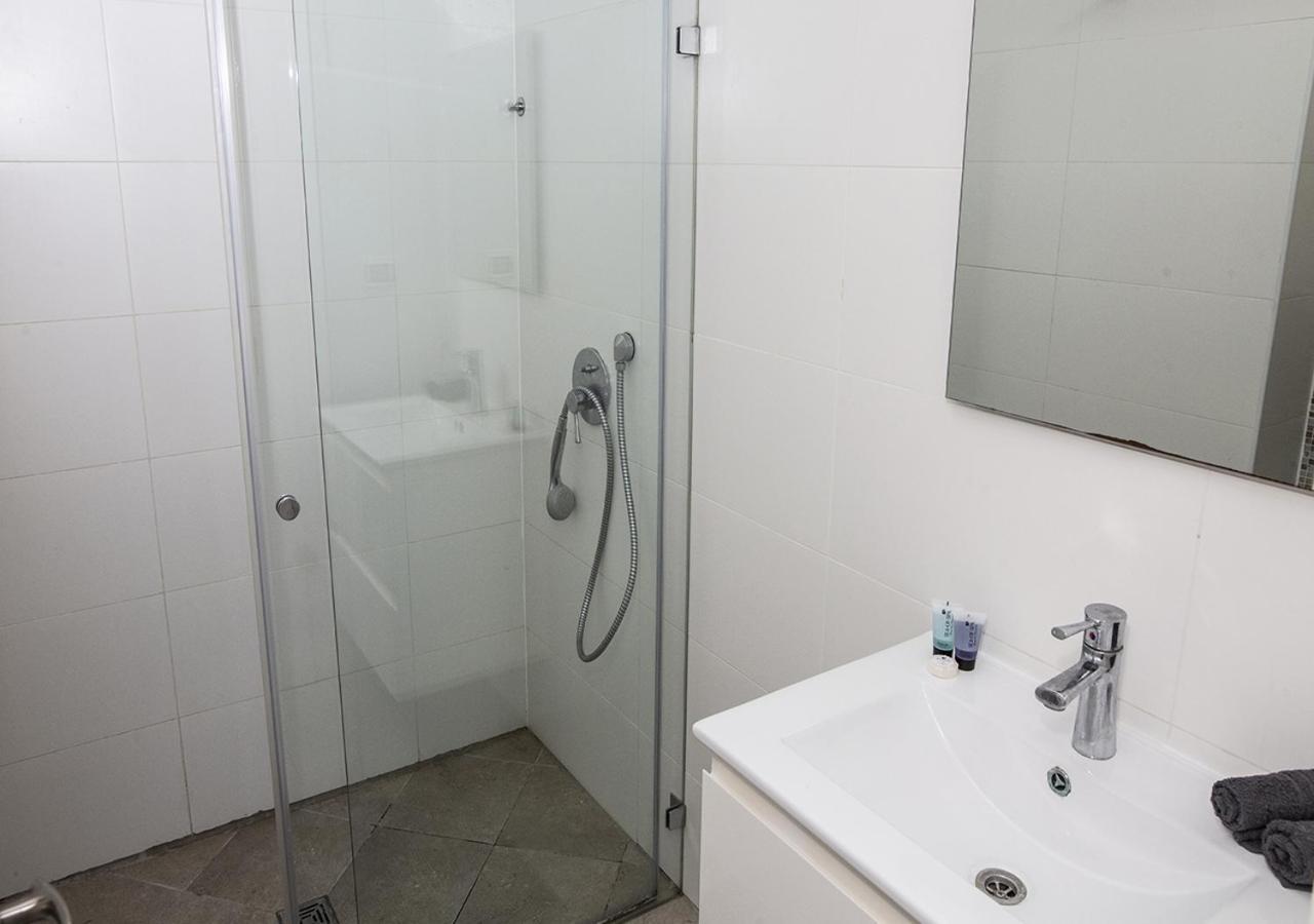Oַ&O Group- Cool & Urban Apt Luxury Tower Sea View Бат-Ям Экстерьер фото