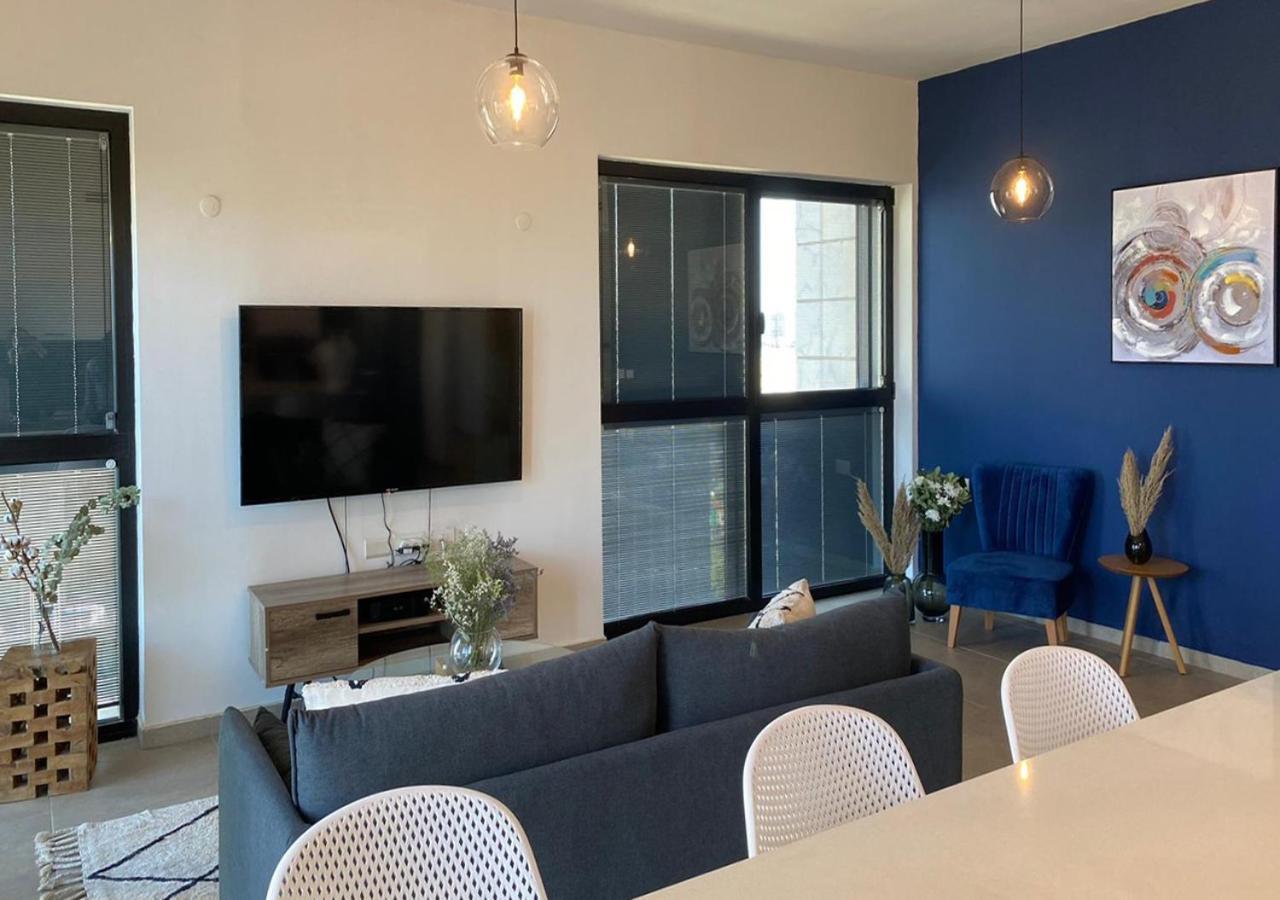 Oַ&O Group- Cool & Urban Apt Luxury Tower Sea View Бат-Ям Экстерьер фото