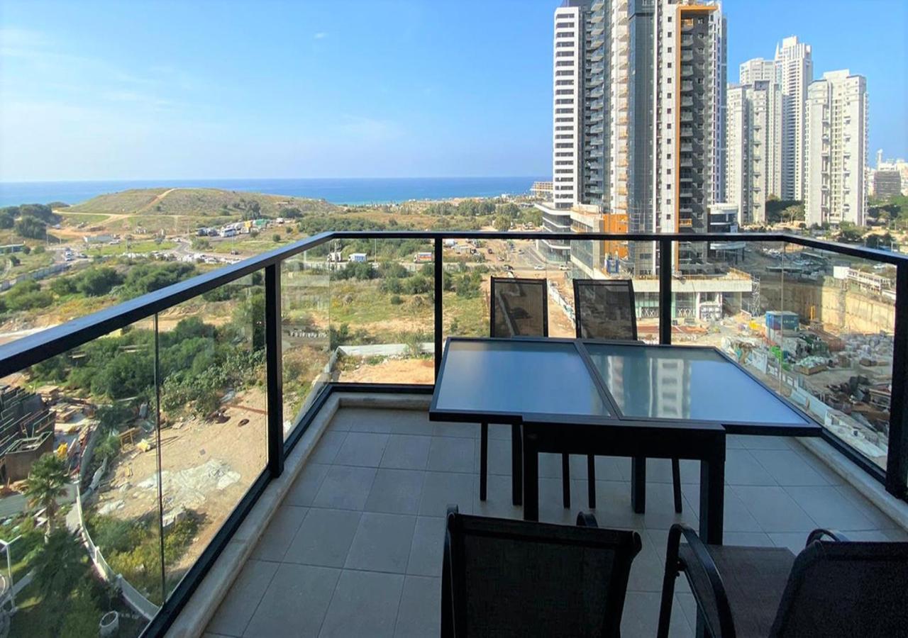 Oַ&O Group- Cool & Urban Apt Luxury Tower Sea View Бат-Ям Экстерьер фото