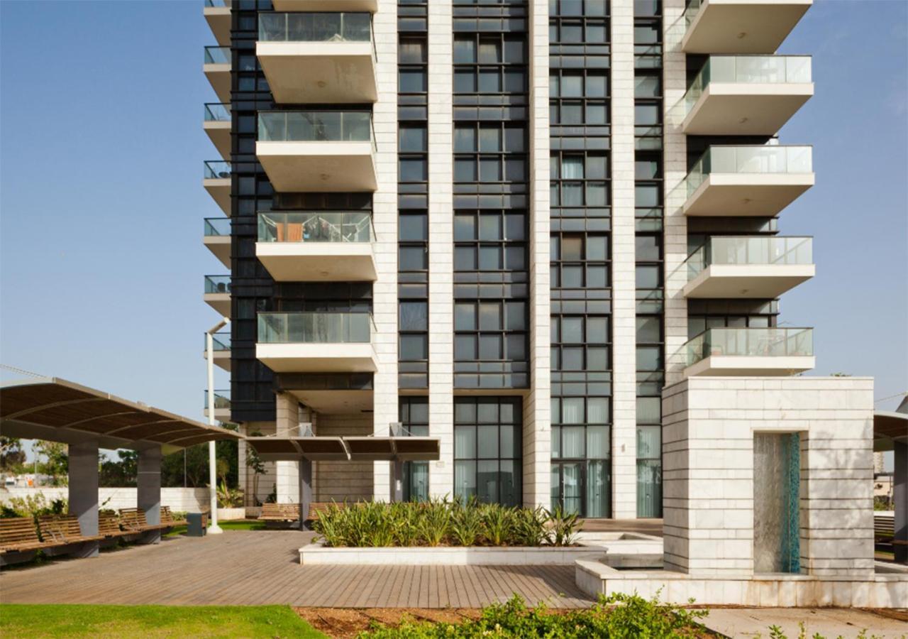 Oַ&O Group- Cool & Urban Apt Luxury Tower Sea View Бат-Ям Экстерьер фото
