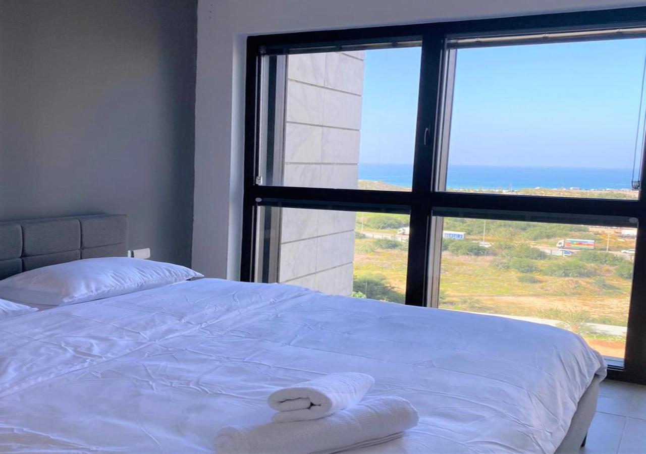 Oַ&O Group- Cool & Urban Apt Luxury Tower Sea View Бат-Ям Экстерьер фото