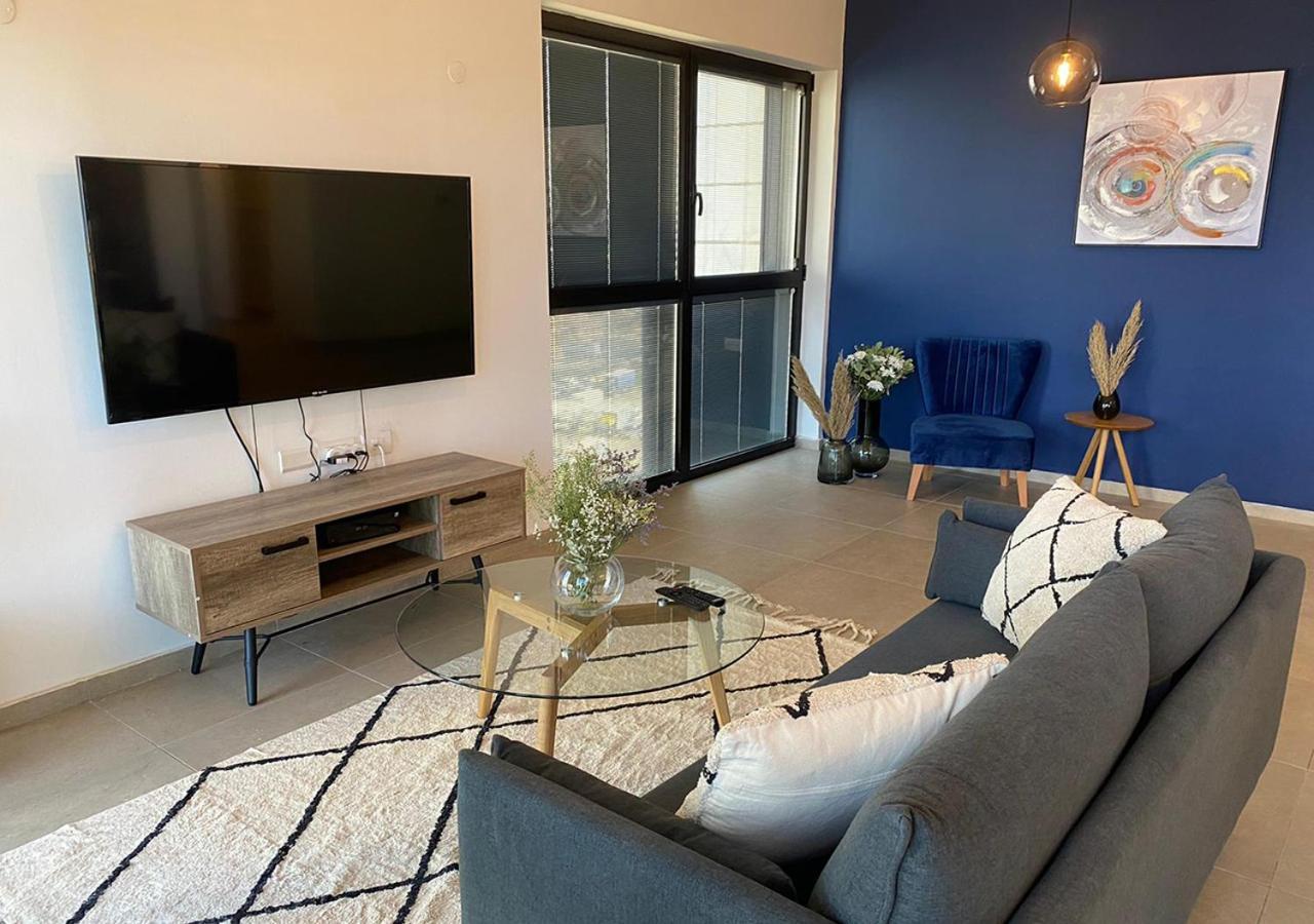 Oַ&O Group- Cool & Urban Apt Luxury Tower Sea View Бат-Ям Экстерьер фото